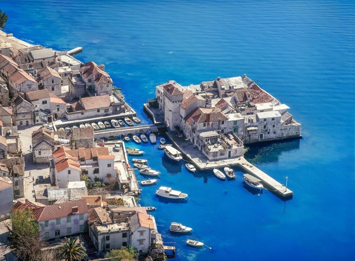 Apartmani Le-Lu Kaštela Exterior foto