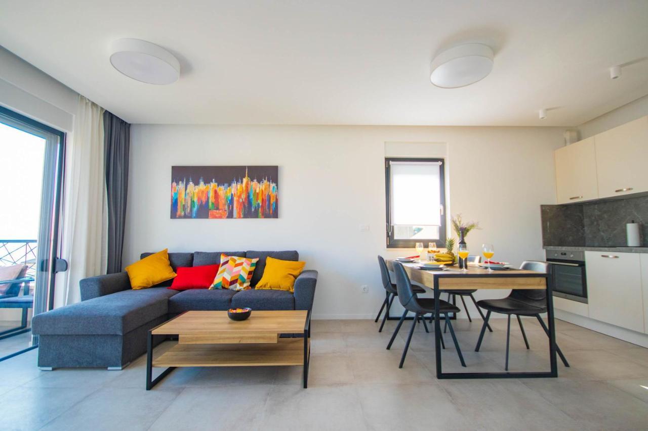 Apartmani Le-Lu Kaštela Exterior foto