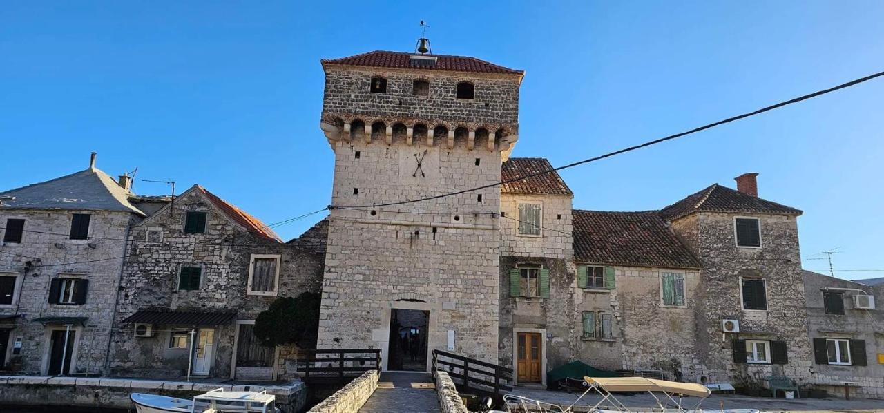 Apartmani Le-Lu Kaštela Exterior foto
