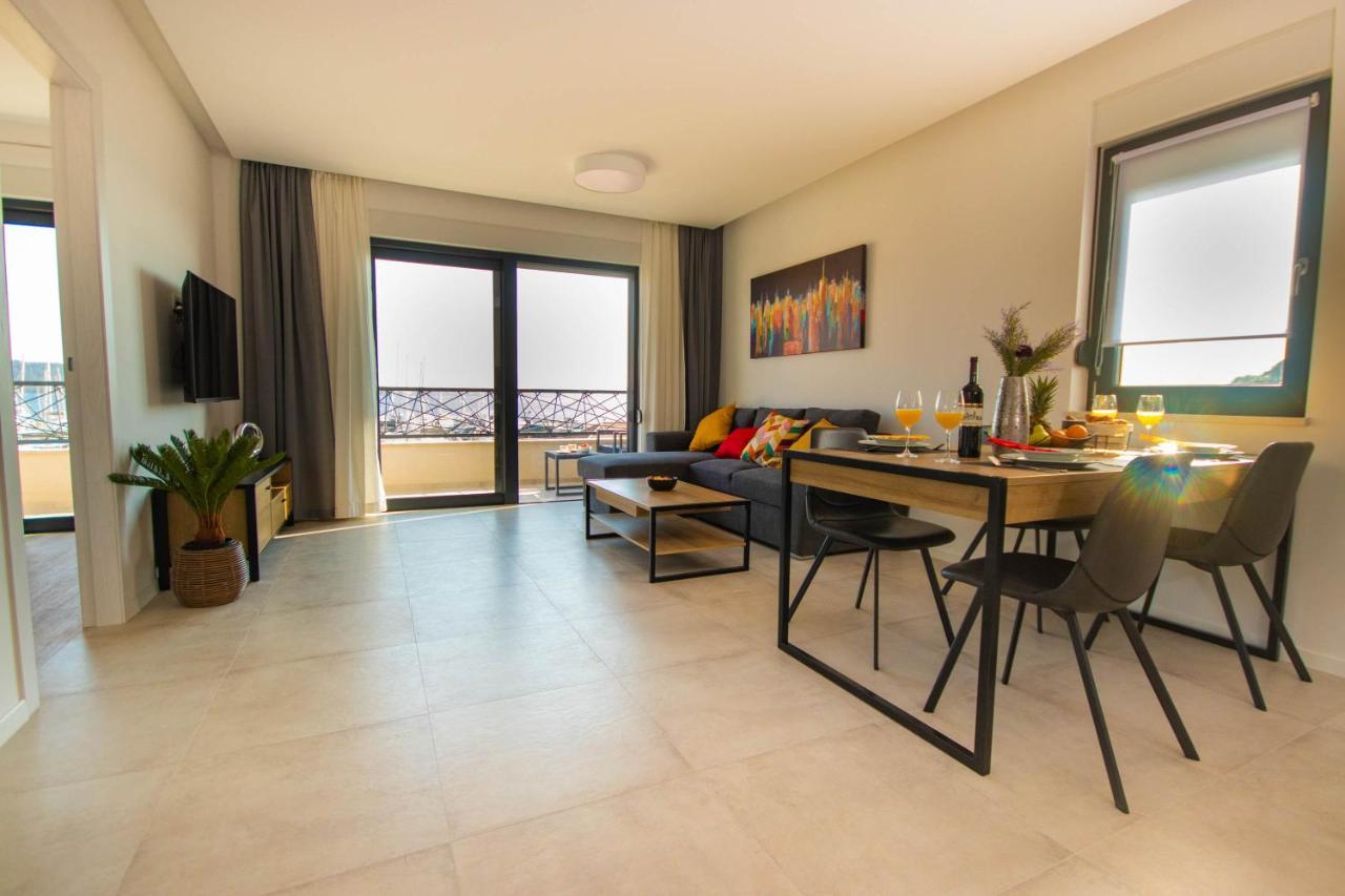 Apartmani Le-Lu Kaštela Exterior foto