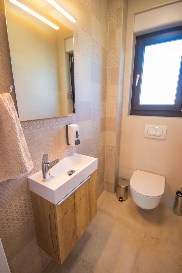 Apartmani Le-Lu Kaštela Exterior foto
